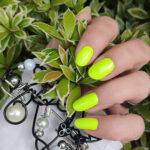 Lange Nägel mit der Nagelfolie GREEN neon Nailz